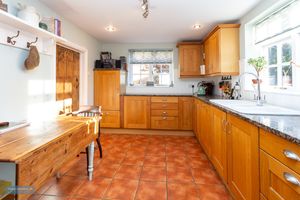 Pond Cottage - Kitchen- click for photo gallery
